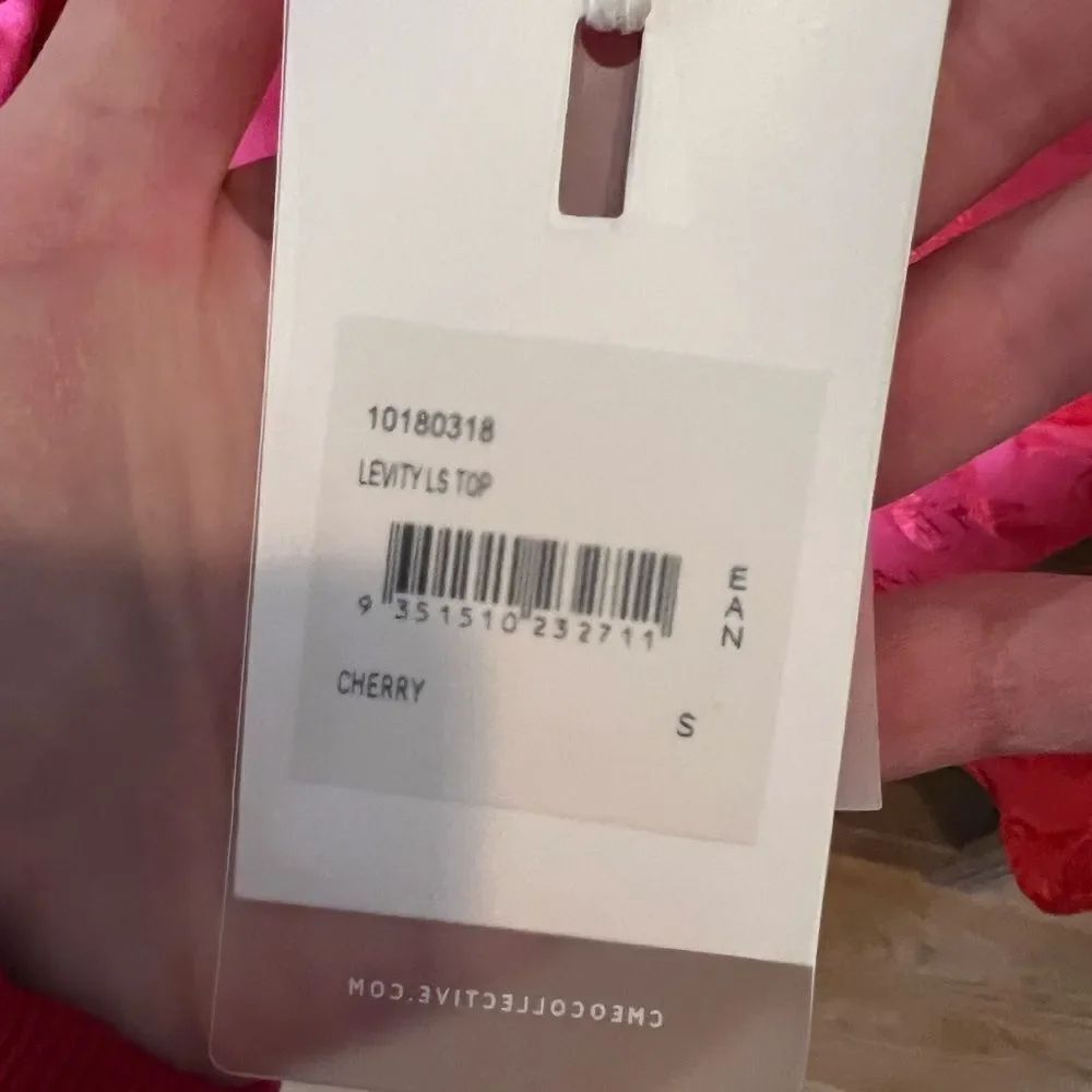 NWT C/MEO LEVITY RED TOP - Picture 3 of 5